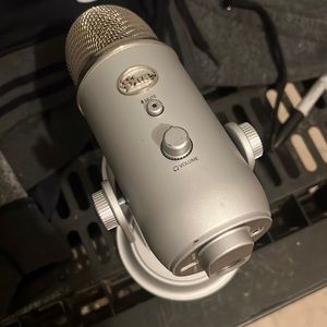 Blue yeti microphone